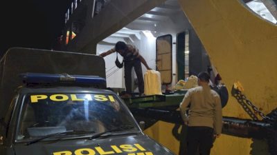 Gempur Miras Ilegal! Polres Alor Sita 5,2 Ton Lebih Sopi dan Moke dari Dua Kapal