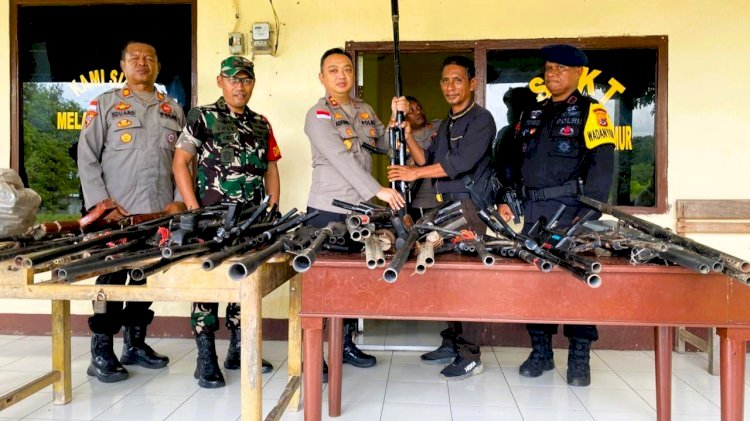 82 Senpira dan Ratusan Amunisi Diserahkan Warga Adonara dalam Sepekan ke Polisi 82 Senpira dan Ratusan Amunisi Diserahkan Warga Adonara dalam Sepekan ke Polisi