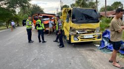 Tiga Truk Pasir Ringsek di KM 19 Oebelo Tiga Truk Pasir Ringsek di KM 19 Oebelo
