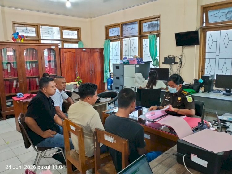 Polsek Kota Lama Limpahkan Dua Tersangka Kasus Percabulan ke Kejaksaan Polsek Kota Lama Limpahkan Dua Tersangka Kasus Percabulan ke Kejaksaan